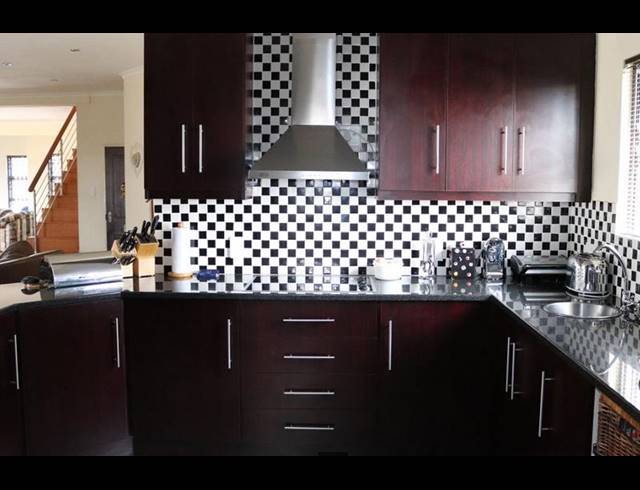 4 BEDROOM HOUSE FOR SALE IN COUNTRY CLUB